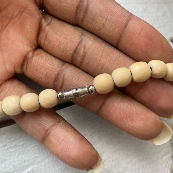 Unique geometric beaded necklace - Picture 3 of 3